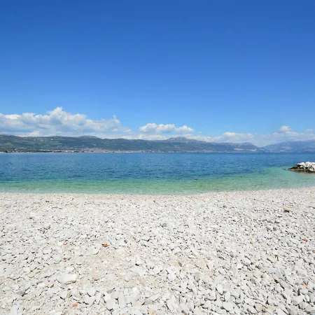 Saric-1 By Interhome Τρογκίρ