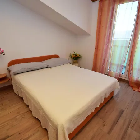 Saric-1 By Interhome *