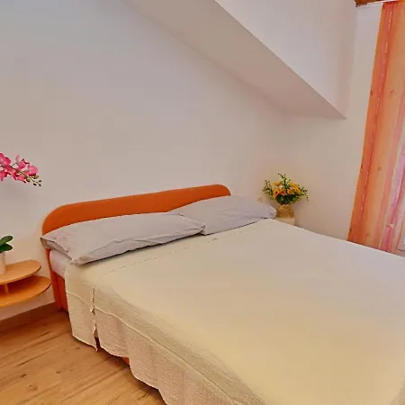 Apartamento Saric-1 By Interhome